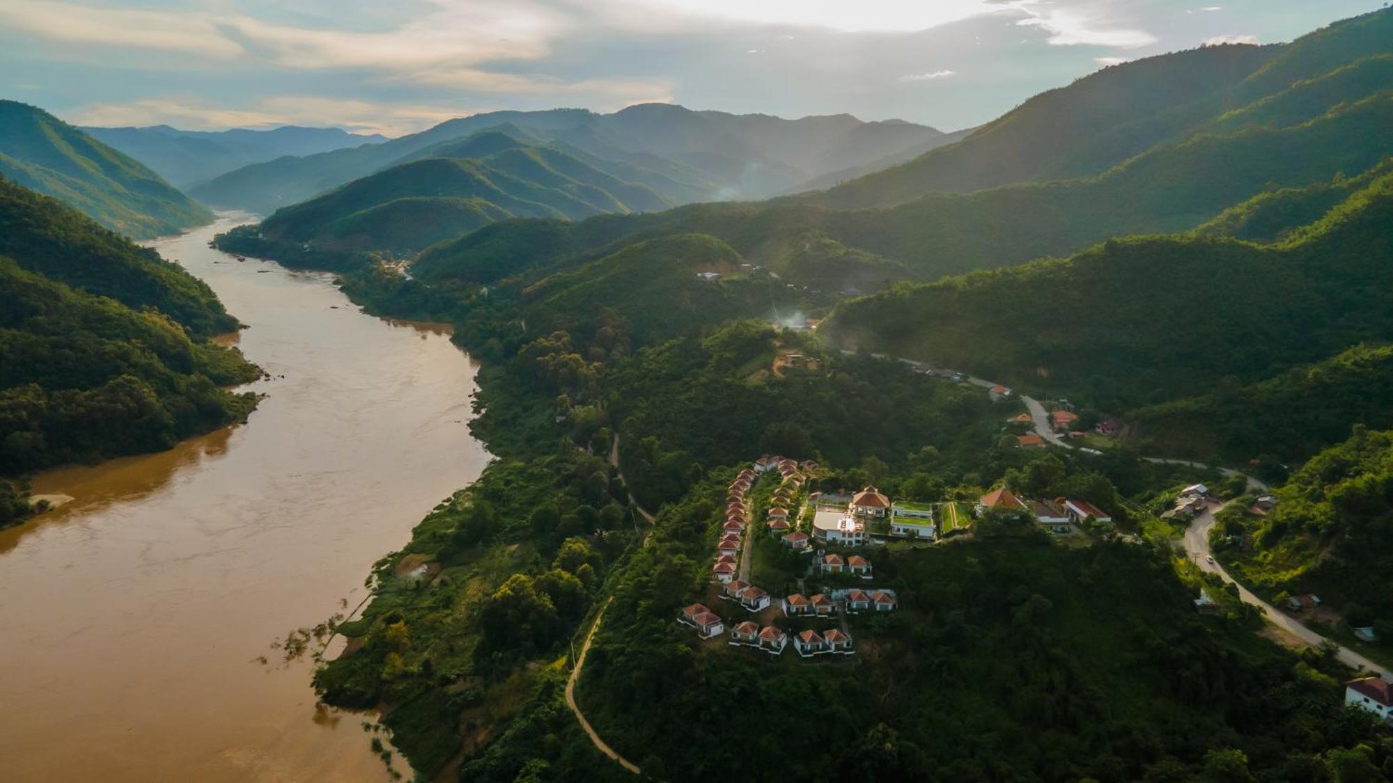 Le Grand Pakbeng Hotell Exteriör bild